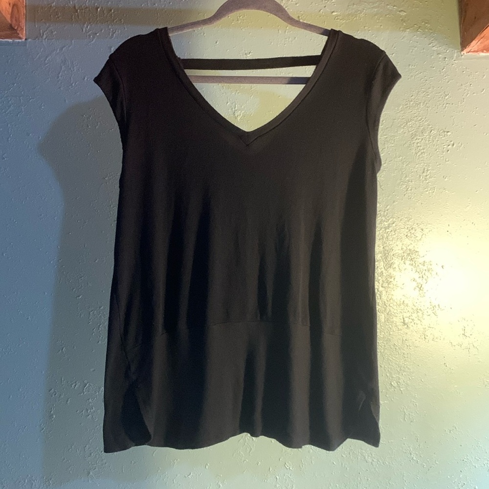 Bordeaux black tee